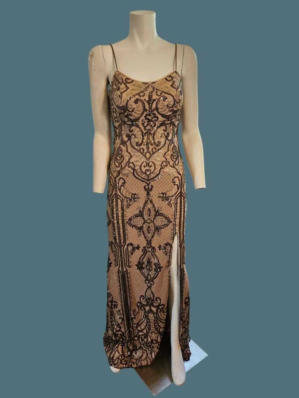 Betsy & Adam "Reese" Long Sequin Scoop Neck Gown Dress Women's Size 10